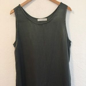 CUT LOOSE Size L Dark Green Silky Lagenlook Tank